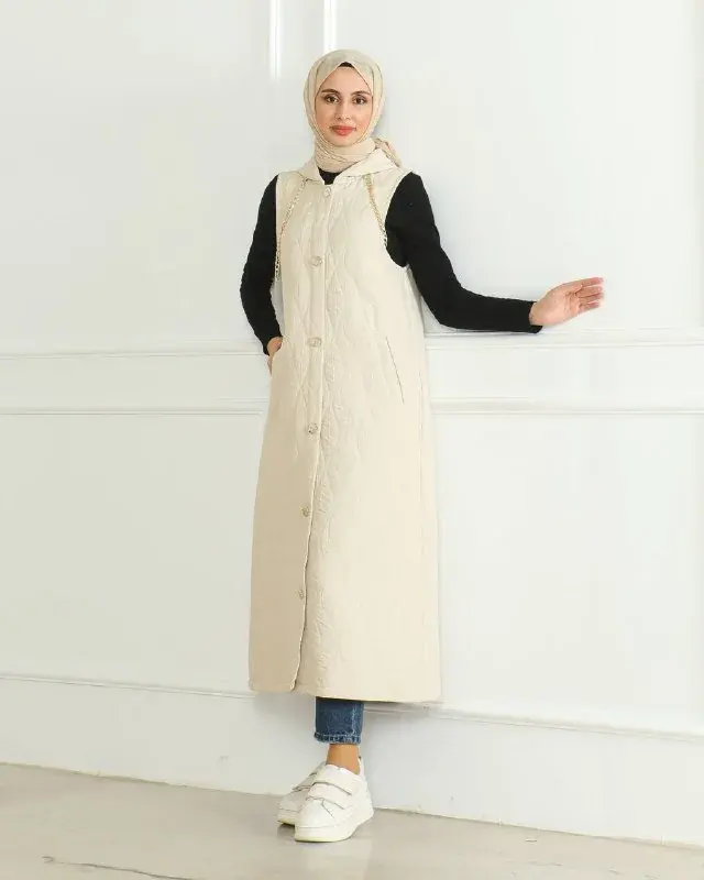Quilted vest 10006, worn by a model (1)