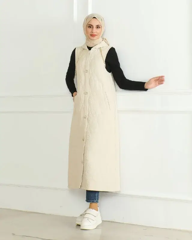 Quilted vest 10006, worn by a model