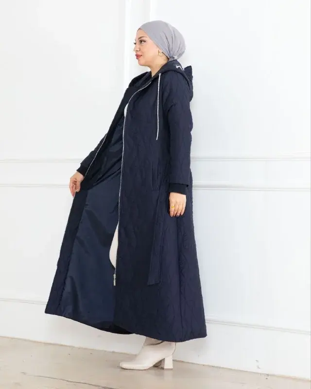Pikowany płaszcz 10068, na modelce (6)