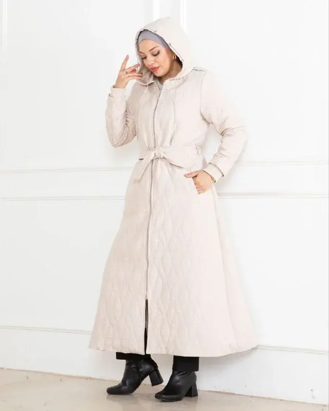 Pikowany płaszcz 10068, na modelce (7)
