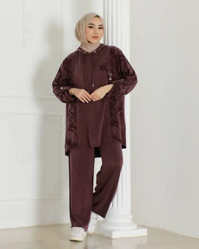 Tunic and trouser set 10075, worn by a model (3)