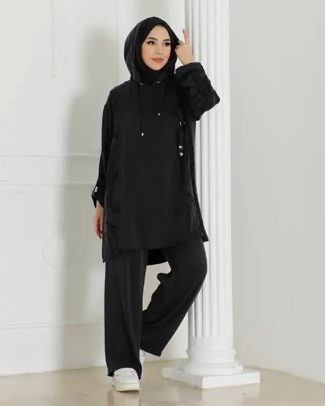 Tunic and trouser set 10075, worn by a model (6)