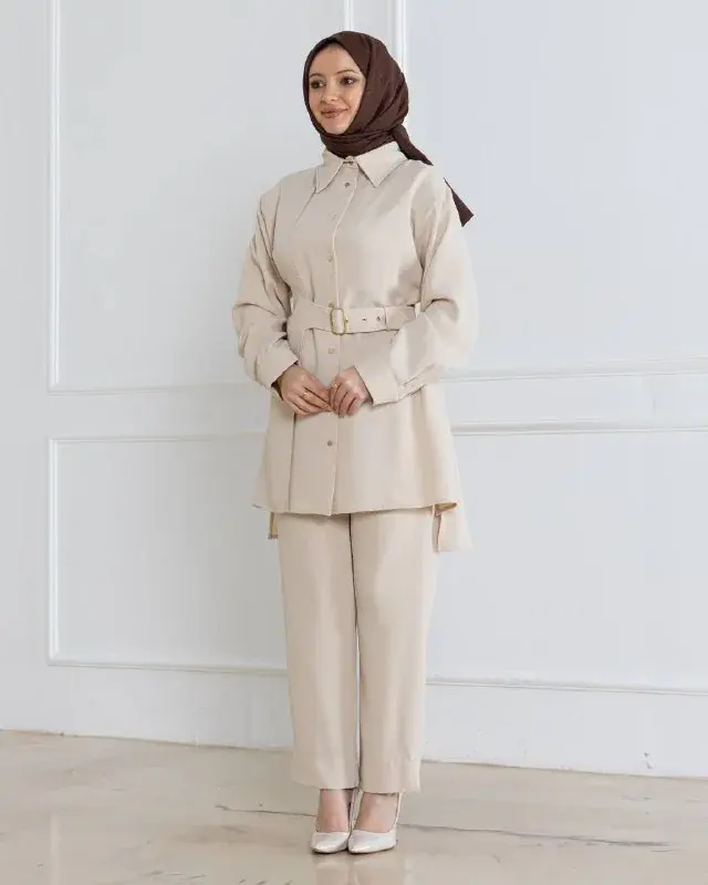 Completo tunica e pantaloni 10077, indossato da una modella (6)