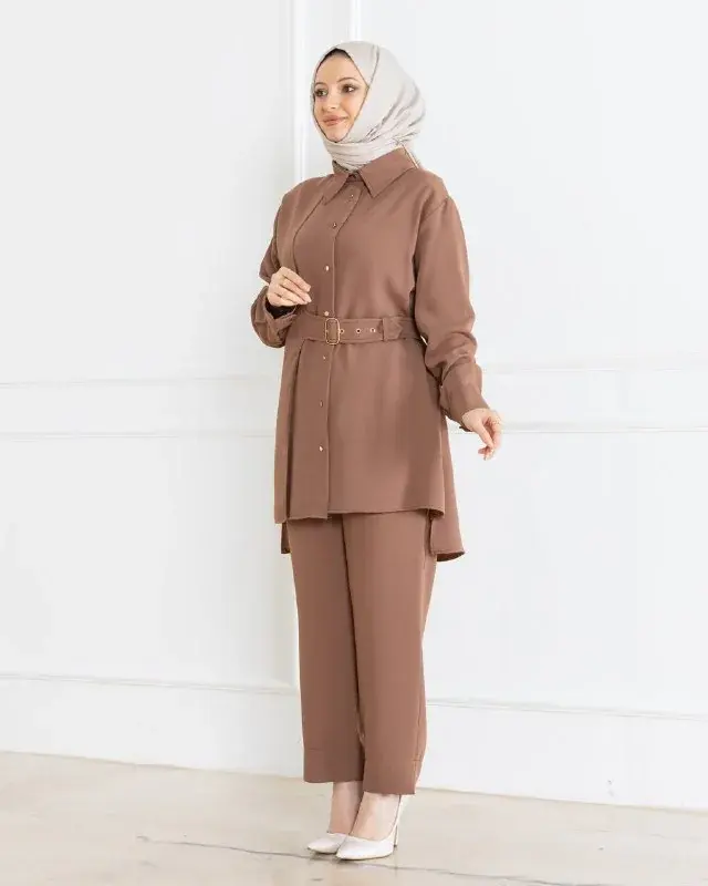 Completo tunica e pantaloni 10077, indossato da una modella (8)