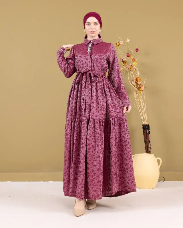Dress 10078-1, worn by a model (1)