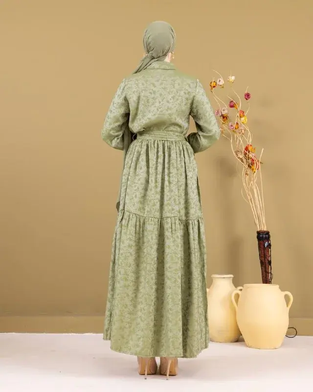 Dress 10078-1, worn by a model (4)