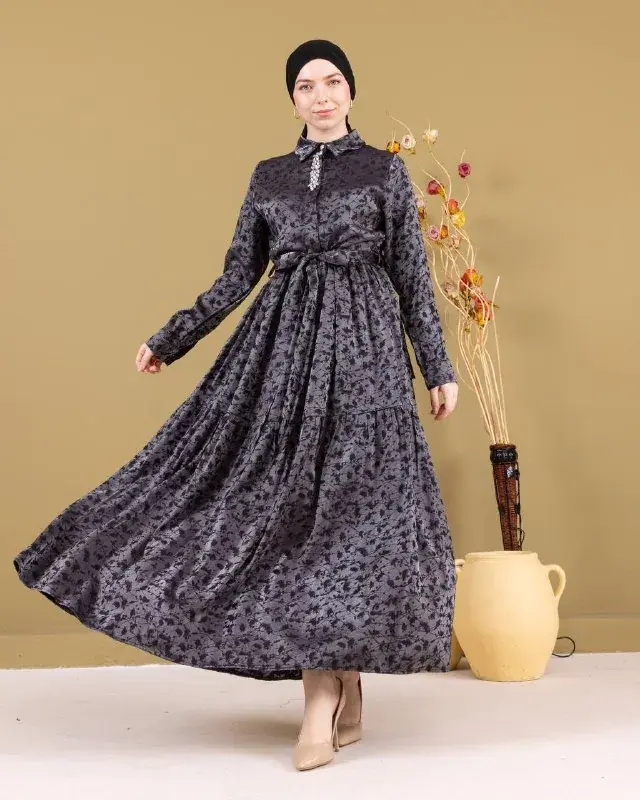 Dress 10078-1, worn by a model (5)