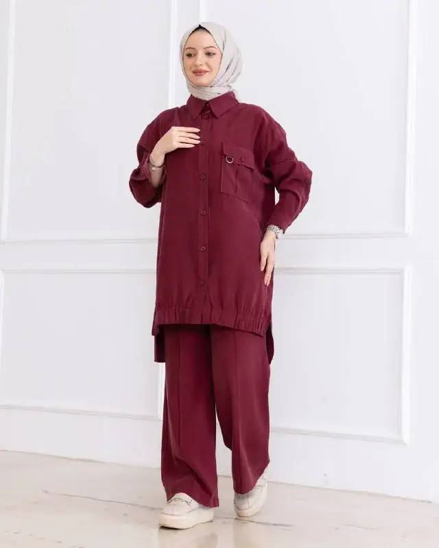 Tunic and trouser set 10081, worn by a model