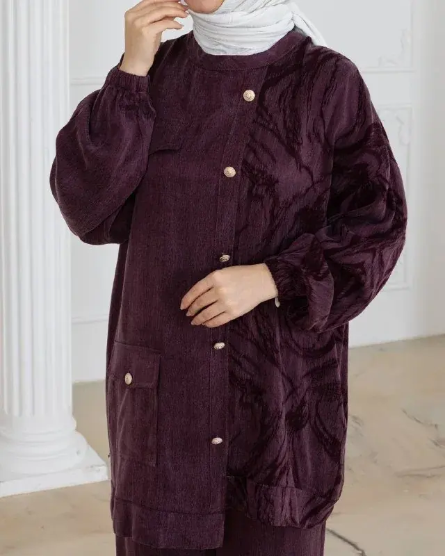 Set aus Tunika und Hose 10083, am Model getragen (2)