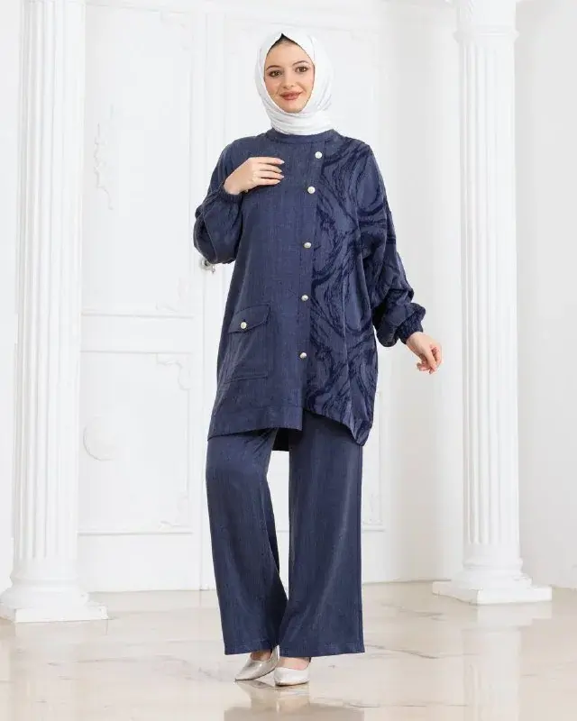 Set aus Tunika und Hose 10083, am Model getragen (5)