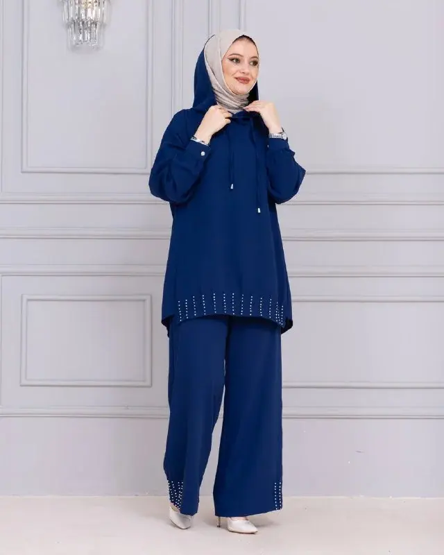 Completo tunica e pantaloni 10084, indossato da una modella (3)