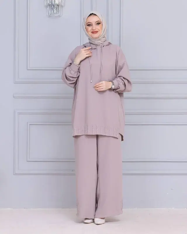 Completo tunica e pantaloni 10084, indossato da una modella (4)