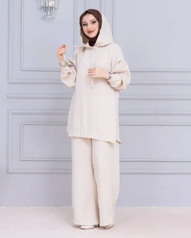 Completo tunica e pantaloni 10084, indossato da una modella (5)