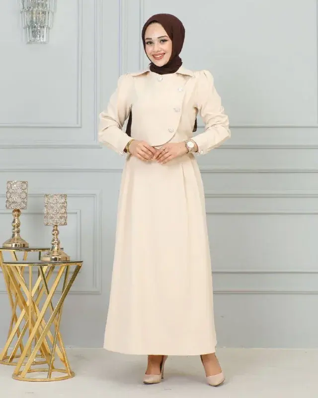 Skirt set 1012, worn by a model (7)