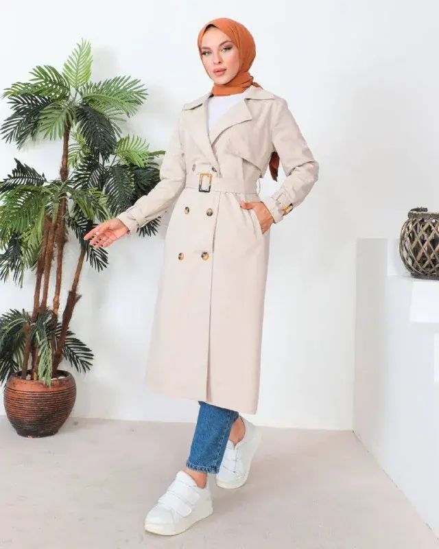 Trench coat 5001, worn by a model (3)