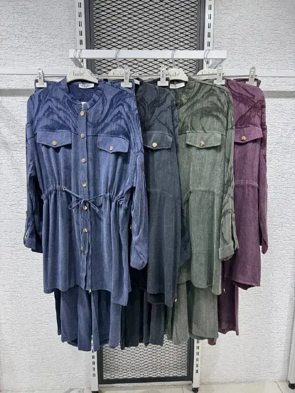 Two-piece set 6006, on the hanger
