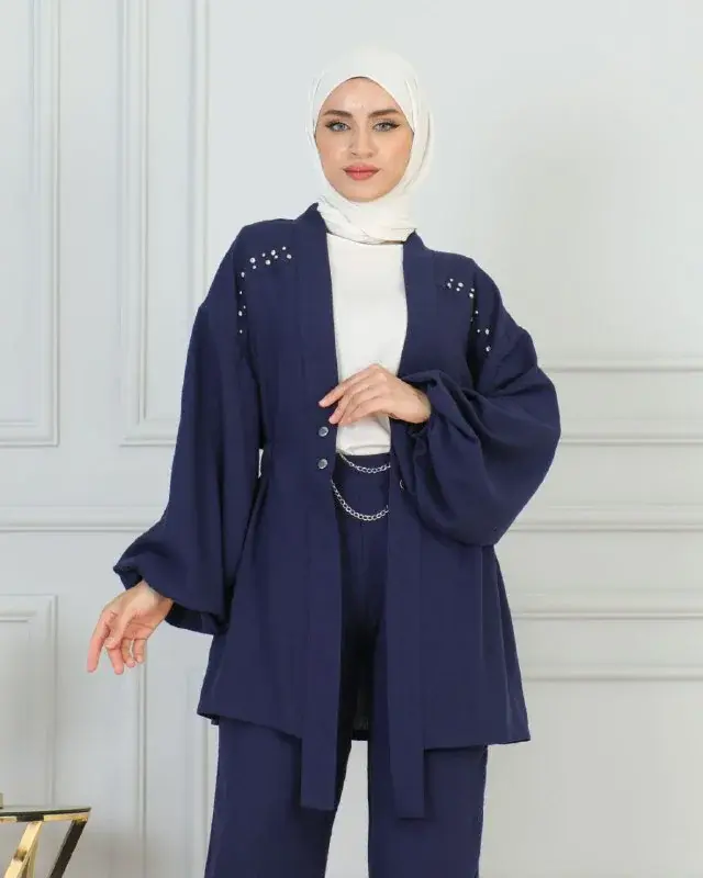 Jacket and trouser set, worn by a model 3.3