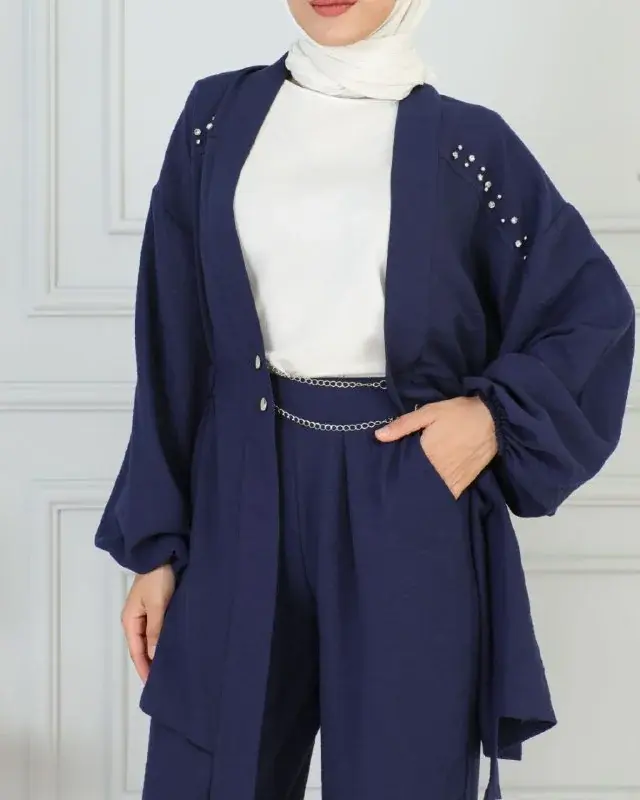 Jacket and trouser set, worn by a model 3.4