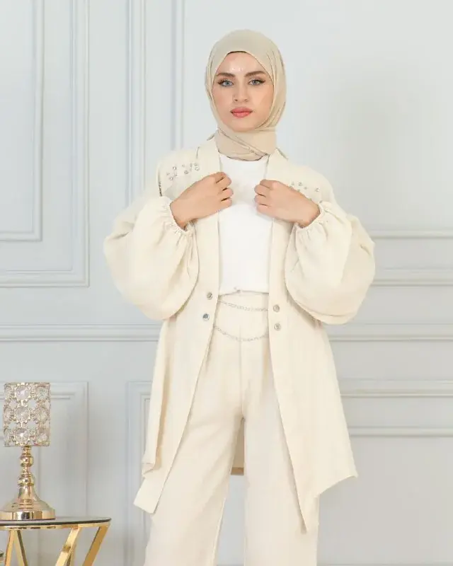 Jacket and trouser set, worn by a model 2.1