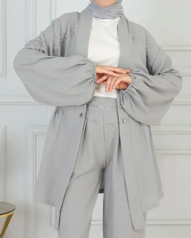 Jacket and trouser set, worn by a model 2.5