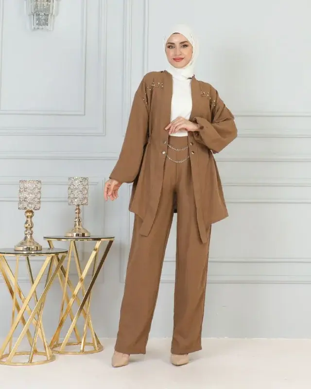 Jacket and trouser set, worn by a model 2.6