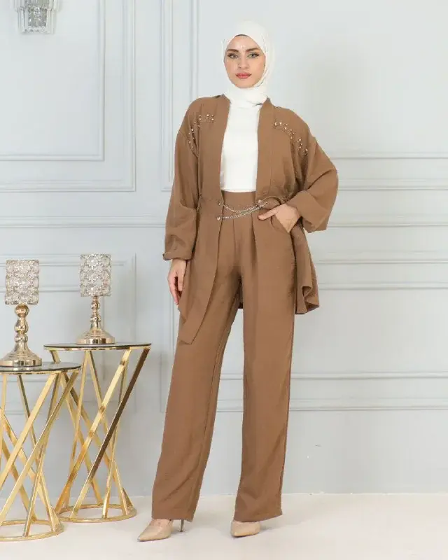 Jacket and trouser set, worn by a model 2.7
