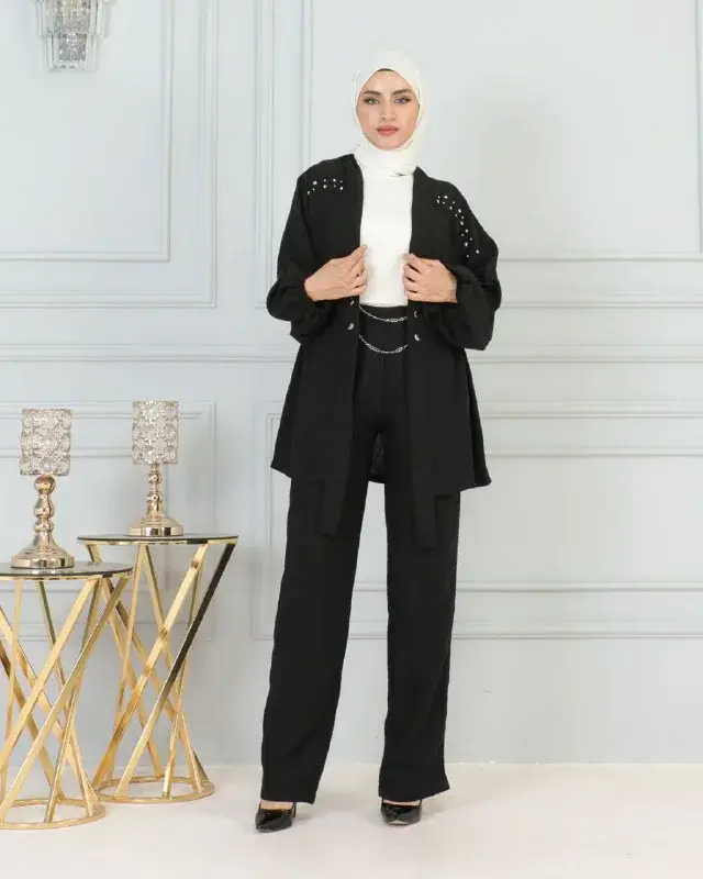 Jacket and trouser set, worn by a model 2.9
