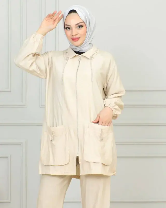 Jacket and trouser set, worn by a model 1.2