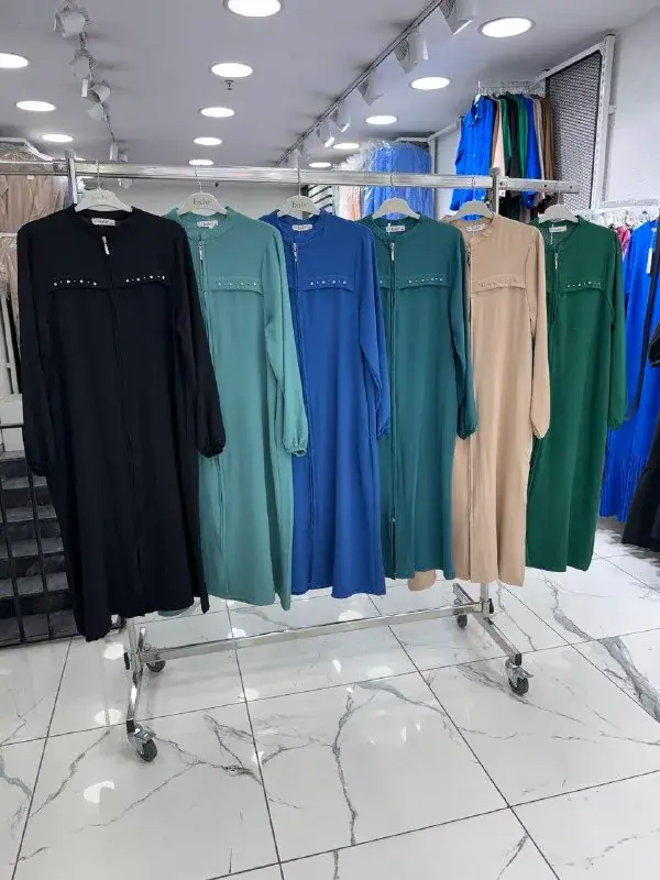 Long zip coat, on the hanger 3.1