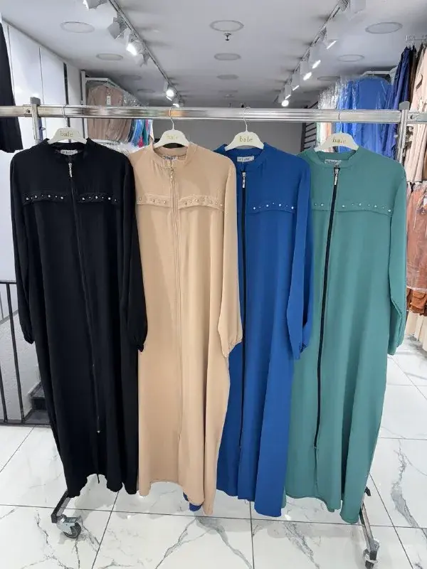 Long zip coat, on the hanger 2.1