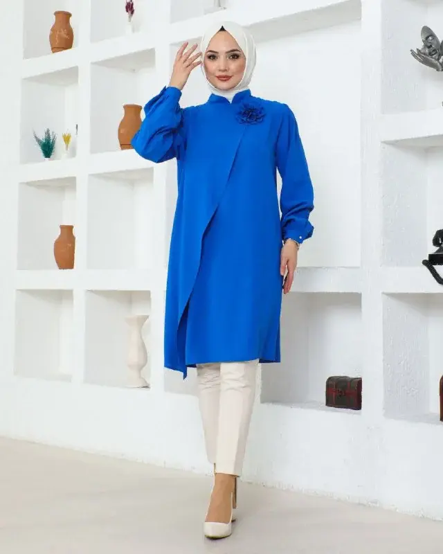Tunic, worn by a model 1.3
