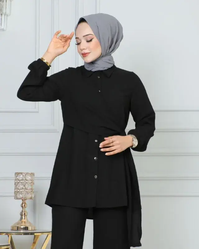 Tunic and trouser set, worn by a model 4.4